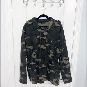 LEVI’S camo utility jacket